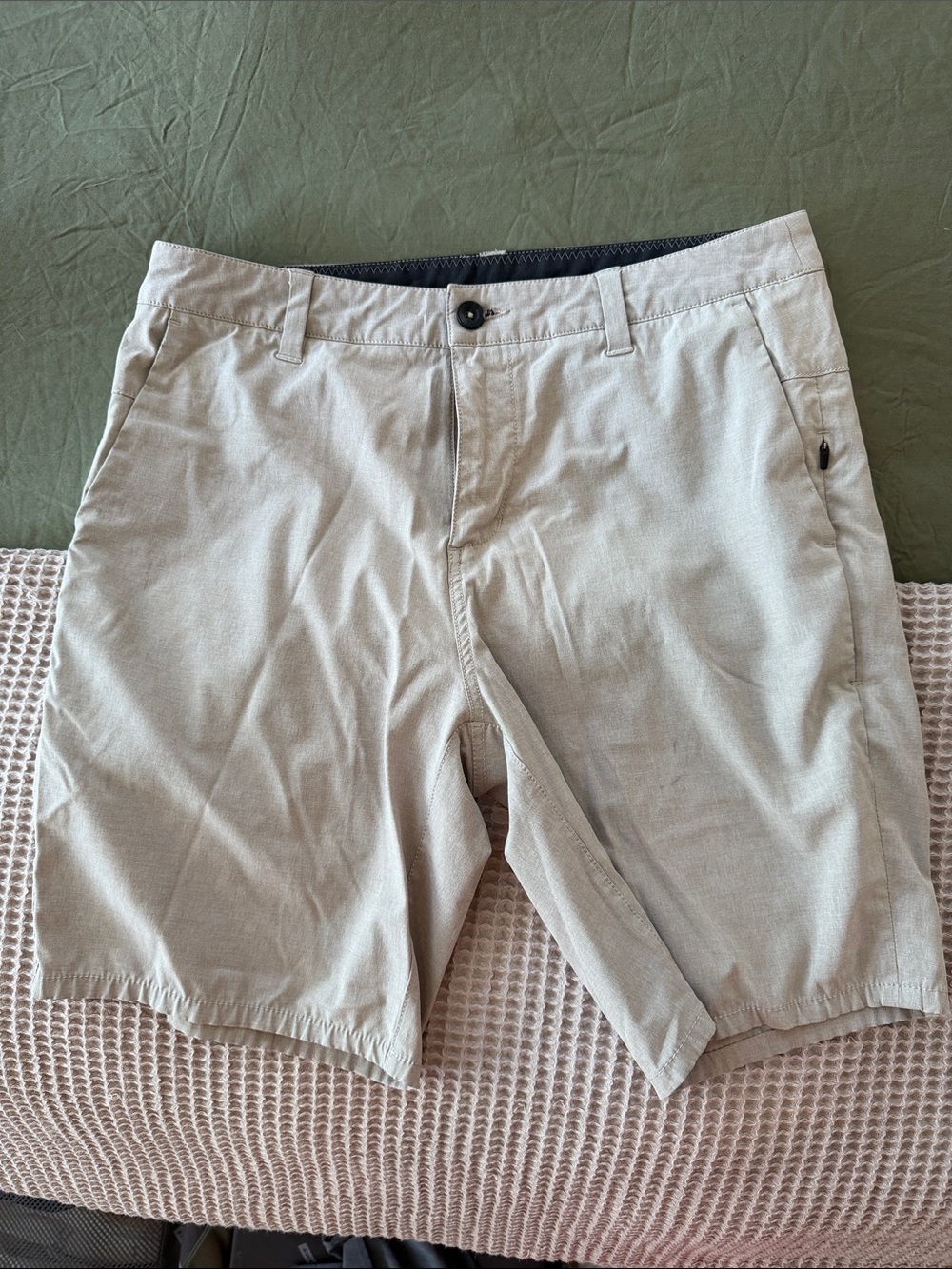 Vuori Men's Light Beige Flat-Front Shorts